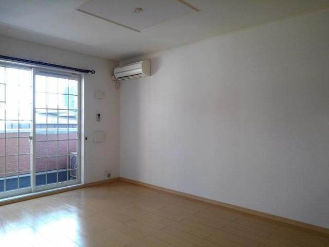 エスポワールⅡ　（沼）の居間・リビング