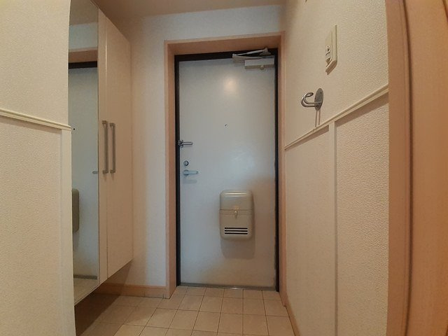 メゾンラフィネの玄関