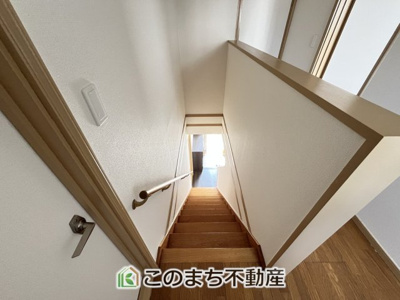 【設備】 | KEM小山市横倉新田1期 | 手すり付きで小さなお子様にも安心の階段スペースです☆
