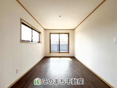 【洋室】 | KEM小山市横倉新田1期 | 広々とした7.5帖の2階洋室☆2面採光で明るい室内☆
