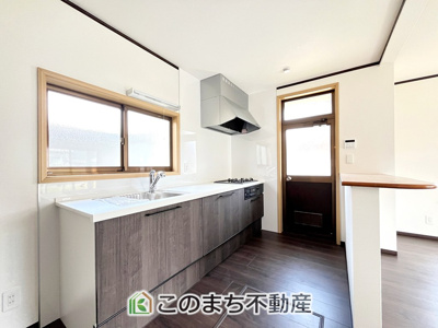 【キッチン】 | KEM小山市横倉新田1期 | 未使用のシステムキッチン☆便利な勝手口付き♪
