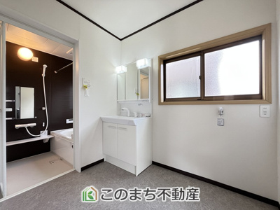 【洗面所】 | KEM小山市横倉新田1期 | 新品未使用の洗髪洗面化粧台で朝の身支度もスムーズ♪伸びるホースでお掃除も簡単清潔です！
