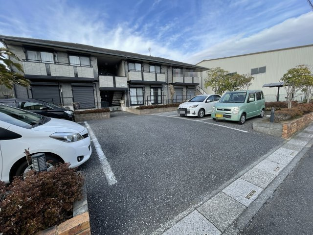 メゾン・ド・ベルの駐車場