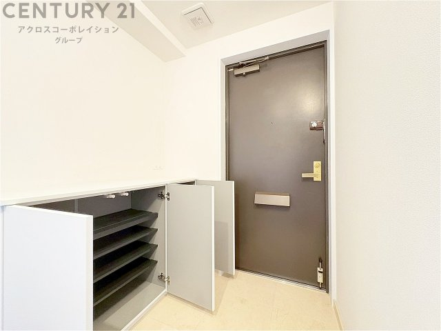 玄関です。シューズボックス付き。