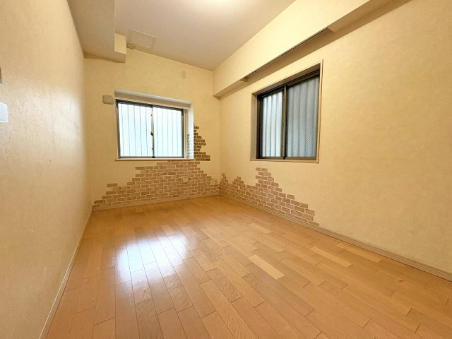 【寝室】 | コスモステージひばりヶ丘アミュージア　(保谷店) | 2026年4月撮影/2面採光につき暖かな陽射しが差し込みます。(6.5帖)