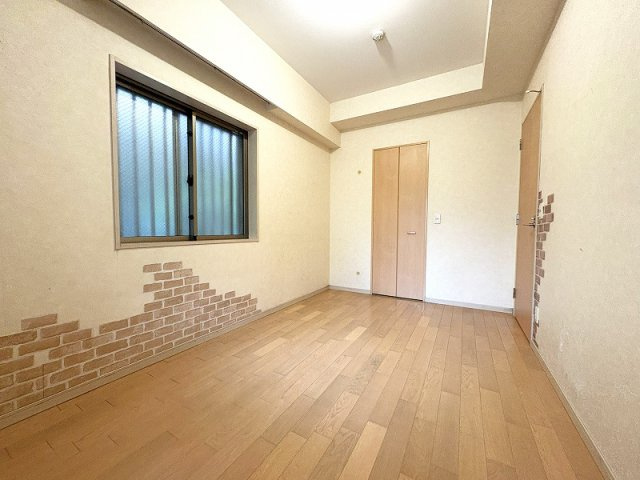 【寝室】 | コスモステージひばりヶ丘アミュージア　(保谷店) | 2026年4月撮影/2面採光につき暖かな陽射しが差し込みます。(6.5帖)