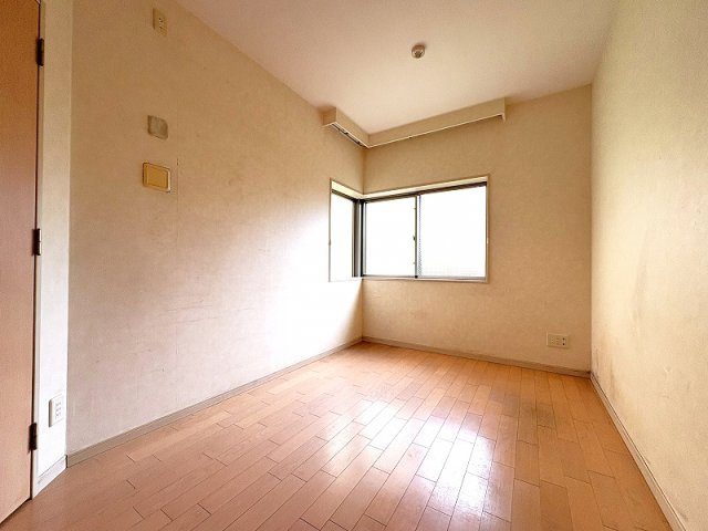 【子供部屋】 | コスモステージひばりヶ丘アミュージア　(保谷店) | 2026年4月撮影/ナチュラルな内装なのでお好みのインテリアで安らぐ癒し空間が生まれます。(6.1帖)
