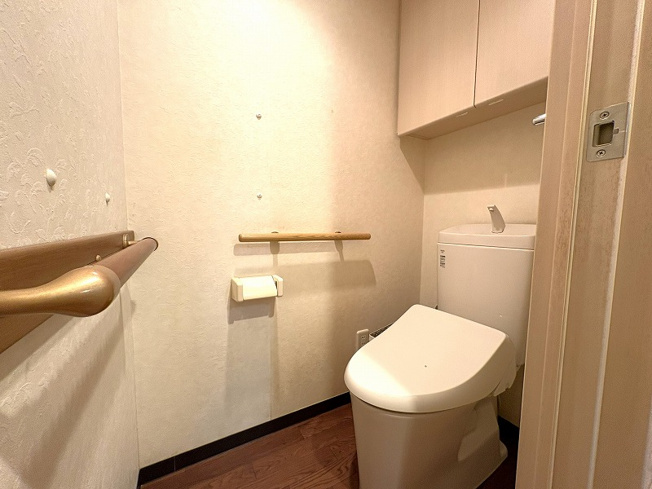 【トイレ】 | コスモステージひばりヶ丘アミュージア　(保谷店) | 2026年4月撮影/温水洗浄機能付、清潔感のあるトイレ。