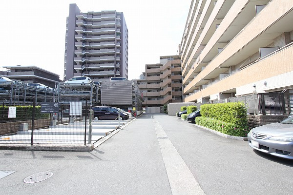 【駐車場】 | コスモステージひばりヶ丘アミュージア　(保谷店) | 駐車場利用をご希望の場合は、空き状況をご確認ください。(8000円～11000円/月額)
