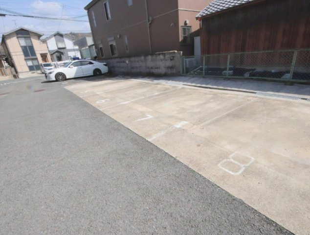 コスモス物語の駐車場