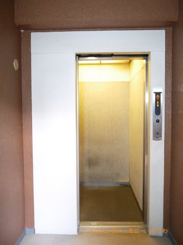 【その他共用部分】 | キャニオンマンション小竹向原 | エレベーター完備のため荷物が多くなっても安心。