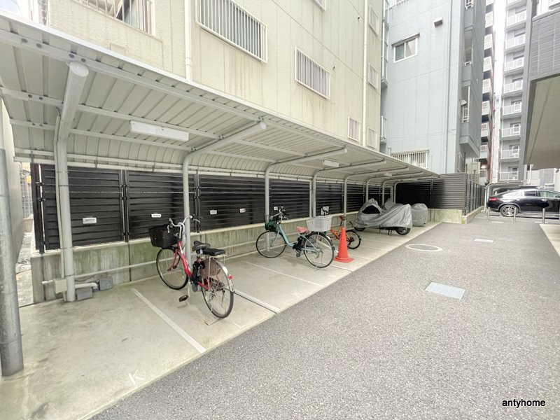 ウィズなんば　仲介手数料無料の駐車場