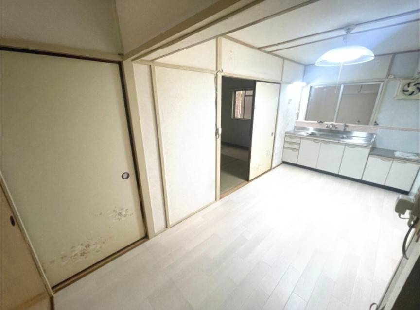 上高丸厚生年金住宅2号棟の居間・リビング