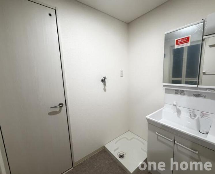 ライオンズマンション新大阪第2の独立洗面台|◆洗面台横には室内洗濯機置き場がございます！