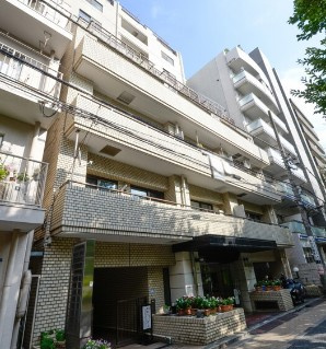 グローイン新宿御苑の外観