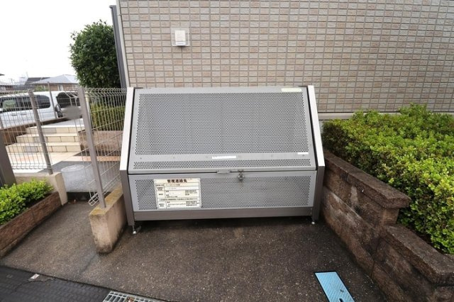 フィールドハイツ花園のその他共用部分|ゴミストッカー
