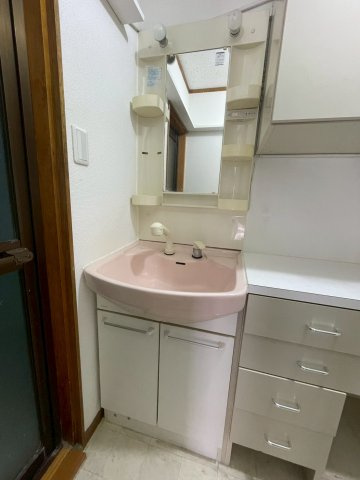 寝屋川市長栄寺町の独立洗面台