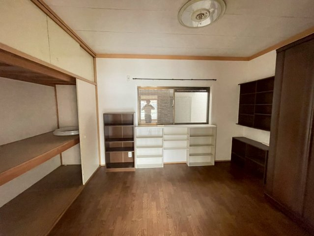 寝屋川市長栄寺町の洋室