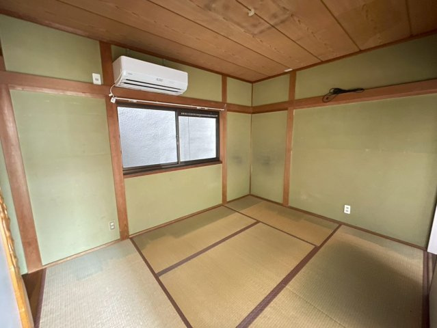 寝屋川市長栄寺町の和室|約6帖の和室。押入れ収納付きです！
