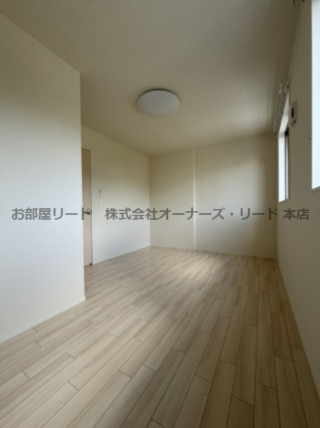 サクラヴィラージュ津福の洋室