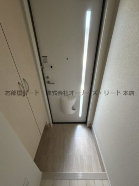 サクラヴィラージュ津福の玄関