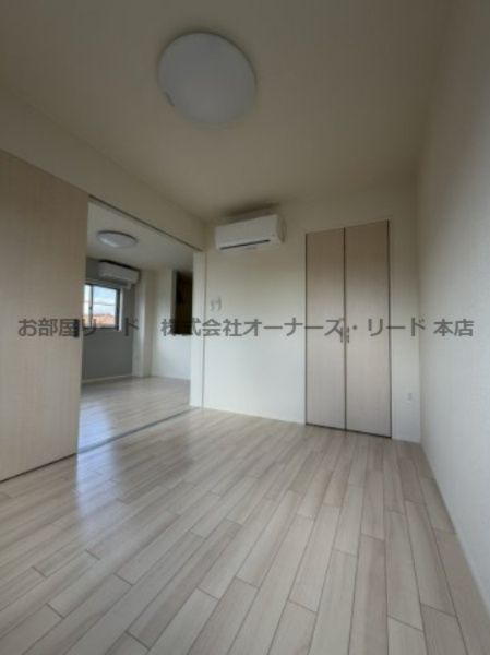 サクラヴィラージュ津福の洋室