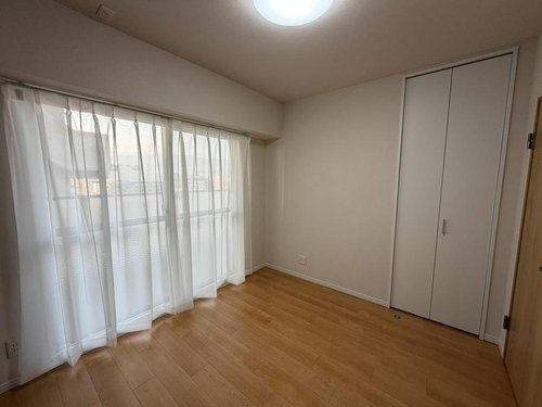 西宮スカイハイツの洋室