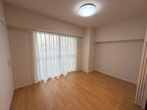 西宮スカイハイツの洋室