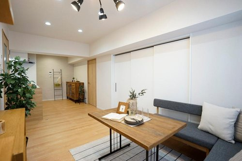 西宮スカイハイツの居間・リビング