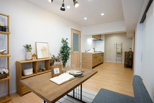 西宮スカイハイツの居間・リビング