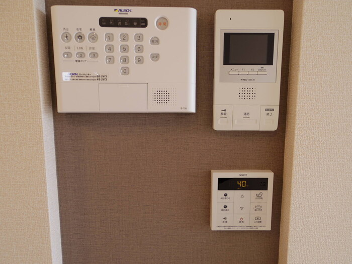 ルピナスヴィラ ABのセキュリティ|ALSOKホームセキュリティ標準搭載、モニター付インターホン（オートロック仕様）