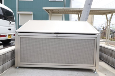  | ルピナスヴィラ AB | 館銘板