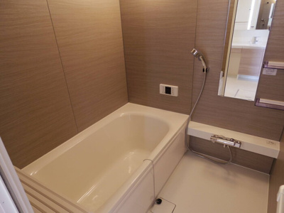 【キッチン】 | ルピナスヴィラ AB | 対面式システムキッチン(3口IH,ｸﾞﾘﾙ付)