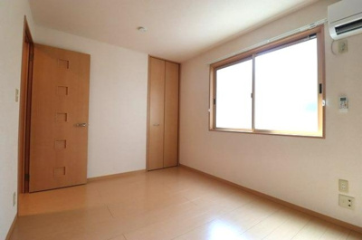 【洋室】 | リビングタウン大金平 B | 洋室 ６帖