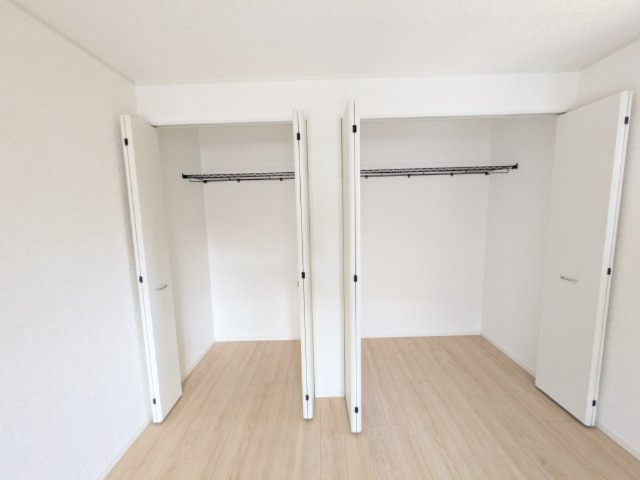 土浦市小松　第７　新築戸建て　2号棟の収納|大容量のクローゼットを完備。衣類から季節家電までスッキリ片付き、空間を有効活用できます。