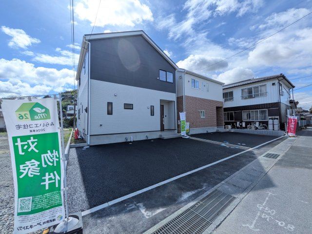 土浦市小松　第７　新築戸建て　2号棟の前面道路含む現地写真|写真だけでは伝わらない快適さを、ぜひ現地で体感しませんか？
即日見学可能です！平日のご案内も可能です♪
お気軽にお問合せまたはお電話ください！
0297-86-8370まで【リアライズ不動産】