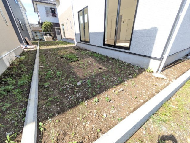 土浦市小松　第７　新築戸建て　2号棟の庭|日当たりや広さを現地で体感してください。理想のガーデニングや家庭菜園を始めてみませんか。