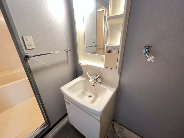 サンヒルズ光明池の独立洗面台|同物件別部屋イメージ写真