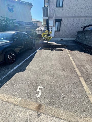 エスポワールⅡの駐車場