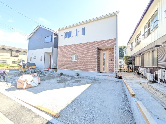 土浦市小松　第７　新築戸建て　3号棟の前面道路含む現地写真|写真だけでは伝わらない快適さを、ぜひ現地で体感しませんか？
即日見学可能です！平日のご案内も可能です♪
お気軽にお問合せまたはお電話ください！
0297-86-8370まで【リアライズ不動産】