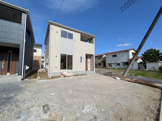 土浦市小松　第７　新築戸建て　3号棟の前面道路含む現地写真|写真だけでは伝わらない快適さを、ぜひ現地で体感しませんか？
即日見学可能です！平日のご案内も可能です♪
お気軽にお問合せまたはお電話ください！
0297-86-8370まで【リアライズ不動産】
