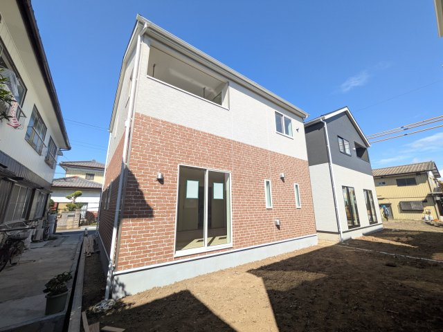 土浦市小松　第７　新築戸建て　3号棟の外観|【月々4万円台〜】
写真だけでは伝わらない快適さを、ぜひ現地で体感しませんか？
即日見学可能です！平日のご案内も可能です♪
お気軽にお問合せください！