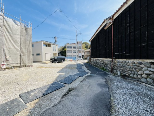 知多市岡田開戸33-1『仲介手数料無料』新築戸建ての前面道路含む現地写真
