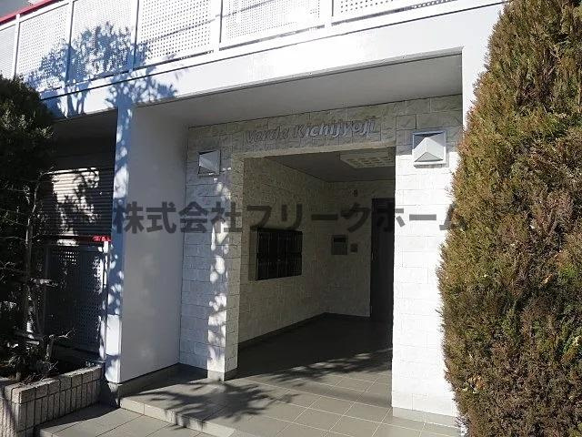 武蔵野市中町２丁目の賃貸マンションのエントランス
