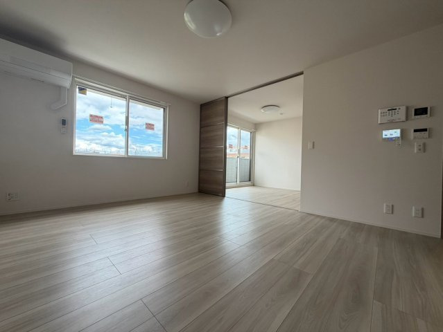 Ｄ-ｒｅｓｉｄｅｎｃｅ南茨木Ⅱの居間・リビング