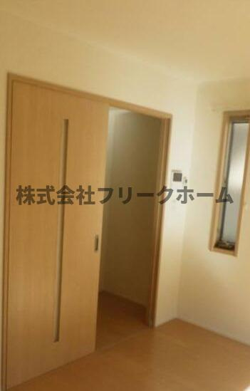 小金井市中町２丁目のアパートの居間・リビング