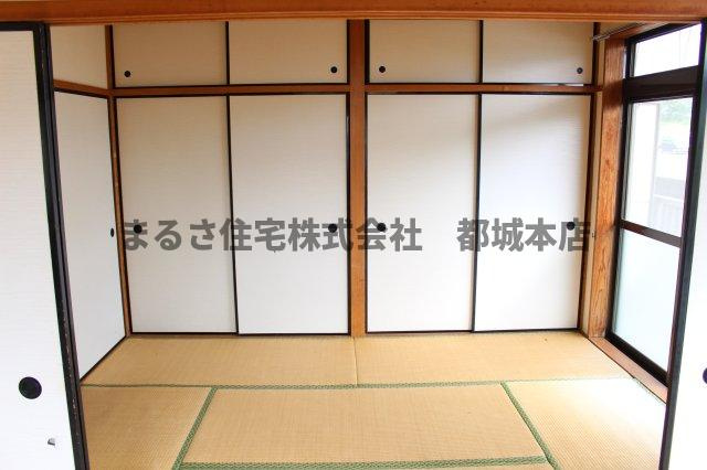 都城市吉尾町のアパートの和室