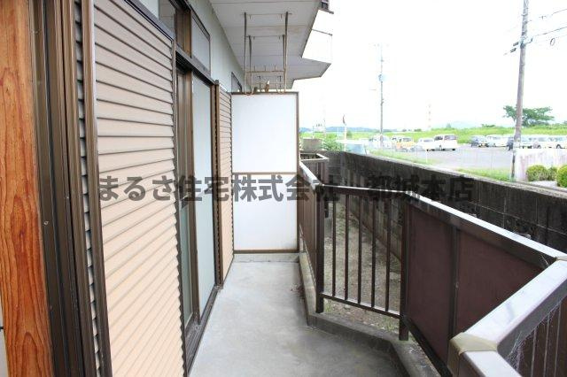 都城市吉尾町のアパートのバルコニー