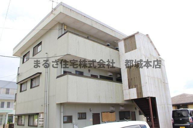 都城市吉尾町のアパートの外観