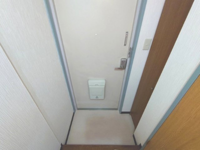 【玄関】 | プレジデント瑞光 | 下駄箱付きの玄関です。